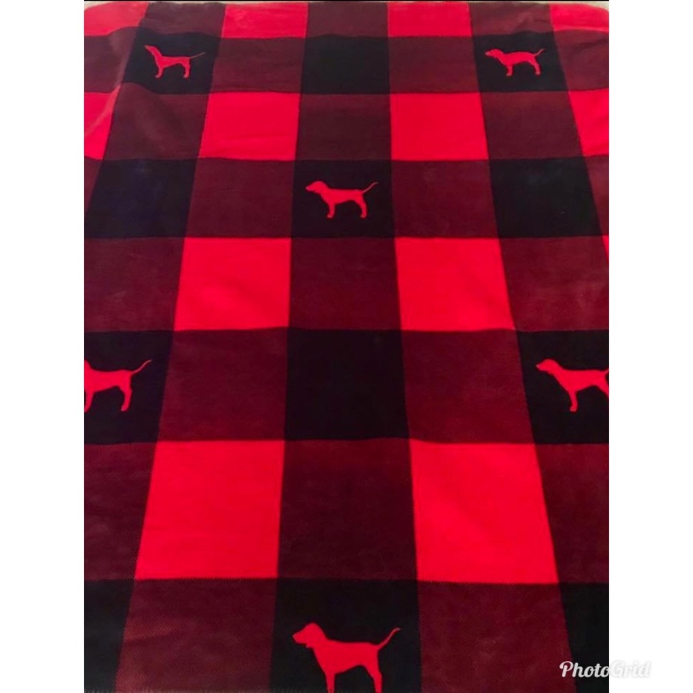 Victoria’s Secret Pink buffalo Sherpa blanket